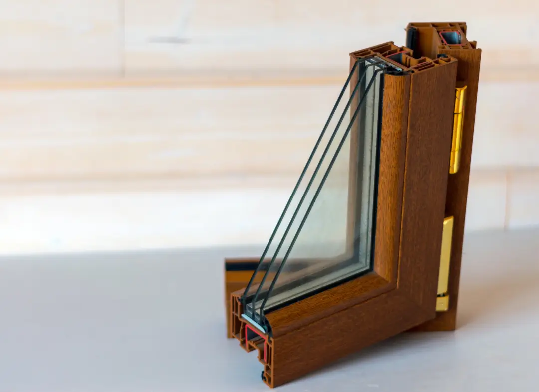 Installation de fenêtre en bois sur mesure Sautron